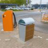 Buiten afvalbak Contour 19 Buiten afvalbak model Contour in de verzinkte uitvoering. De Contour-lijn, park- en straatmeubilair uit de Italiaanse keuken. Ook bijpassende parkbanken en tafels verkrijgbaar.